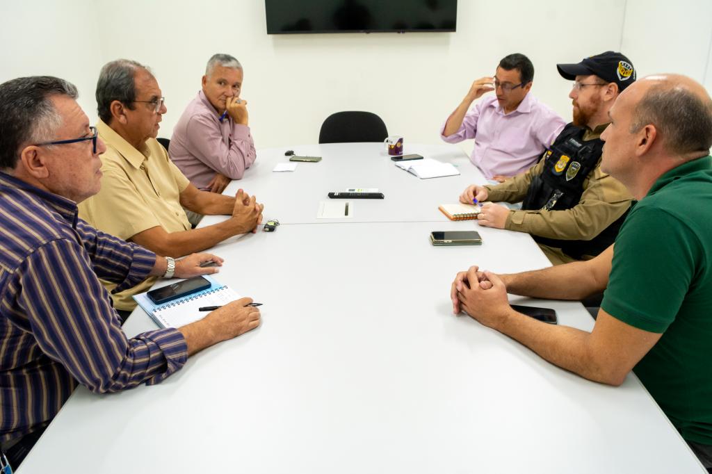 Prefeitura de Aracaju discute ordenamento de bares e restaurantes que ocupam calçadas e ruas - SMTT Aracaju
